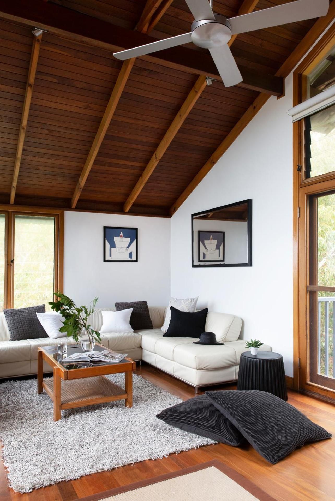 Two-Bedroom House with Hot Tub - Treetop (Lorikeet)