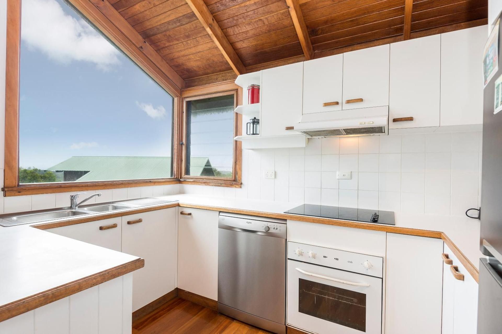 Two-Bedroom House with Hot Tub - Treetop (Currawong)