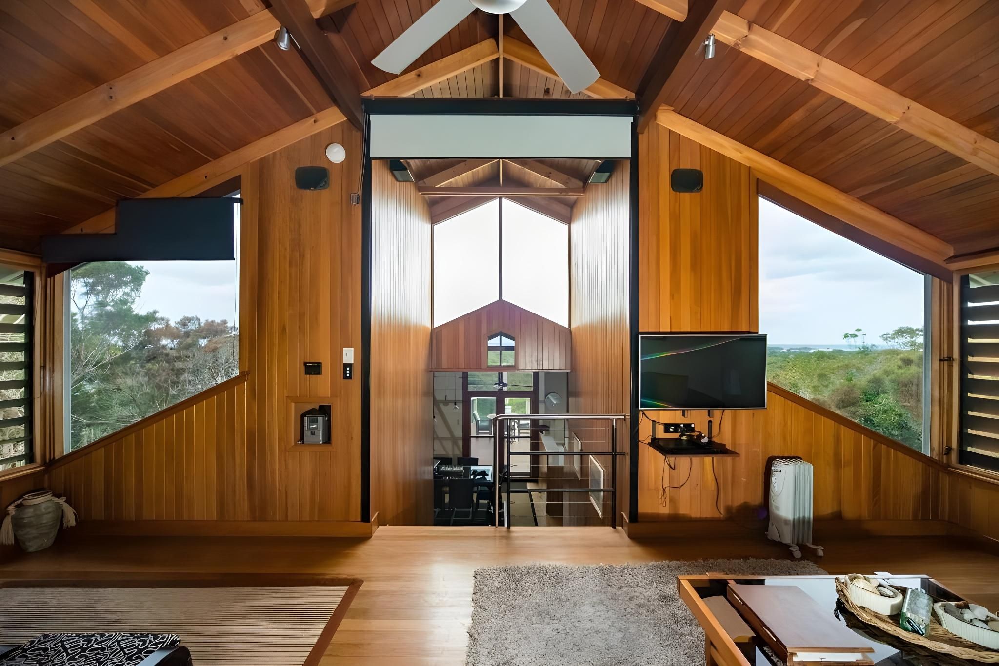 Two-Bedroom House with Hot Tub - Treetop Lorikeet