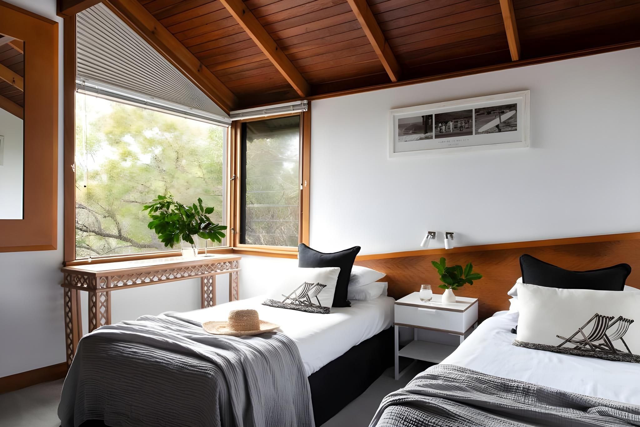 Two-Bedroom House with Hot Tub - Treetop Lorikeet