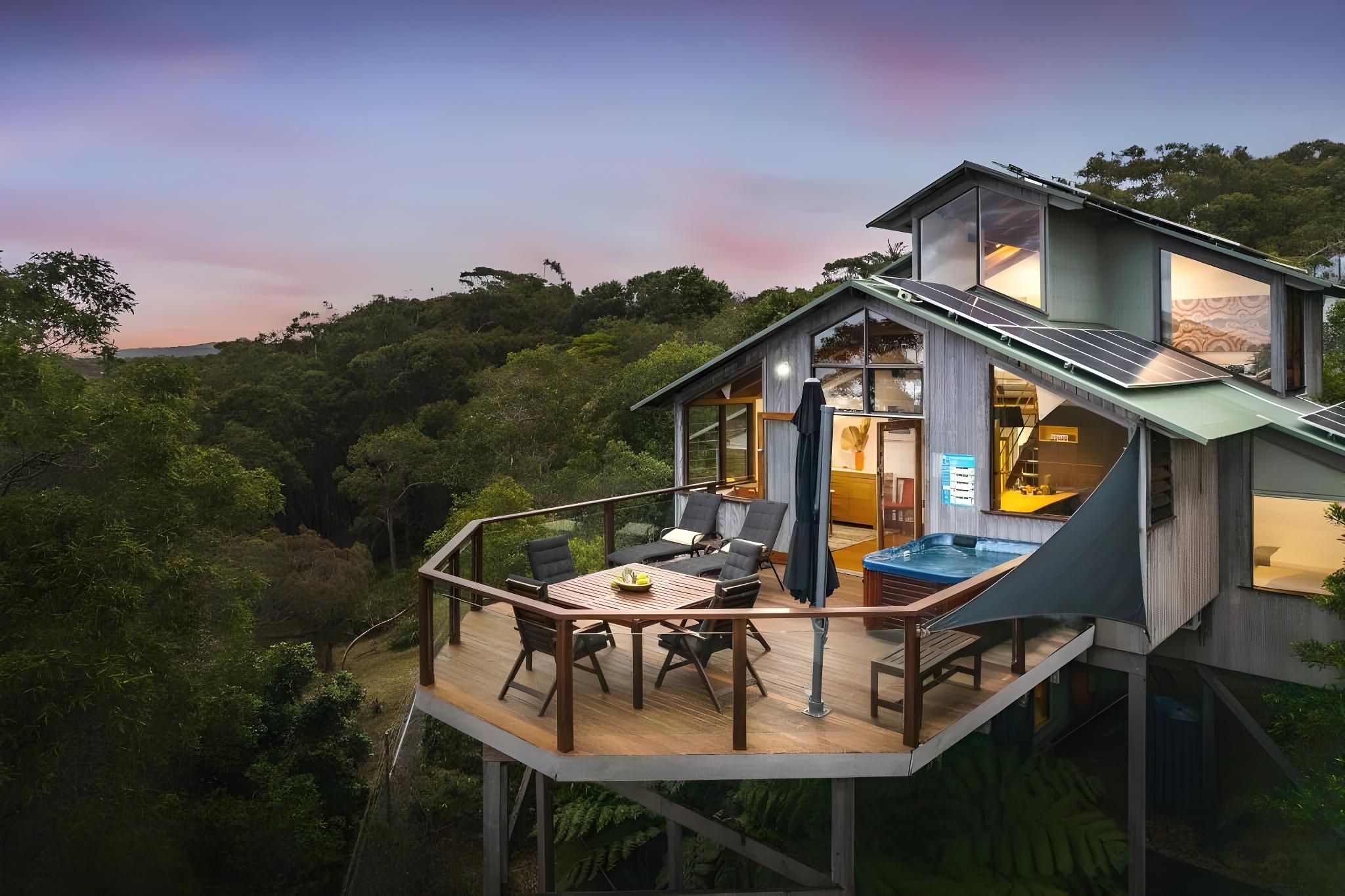 Two-Bedroom House with Hot tub - Treetop Sandpiper