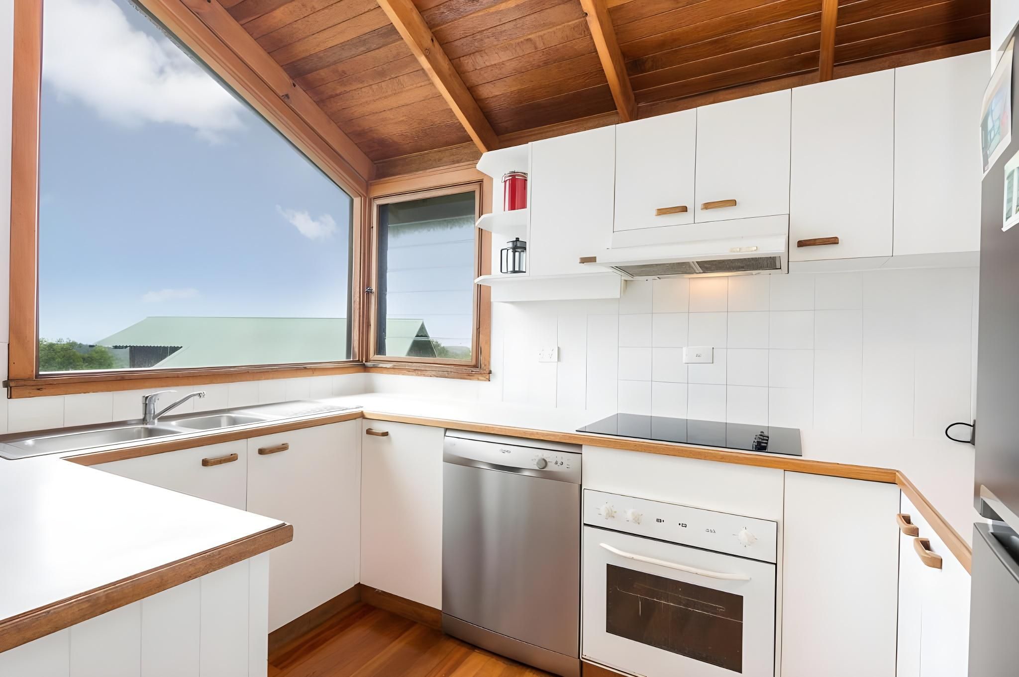 Two-Bedroom House with Hot Tub - Treetop Currawong