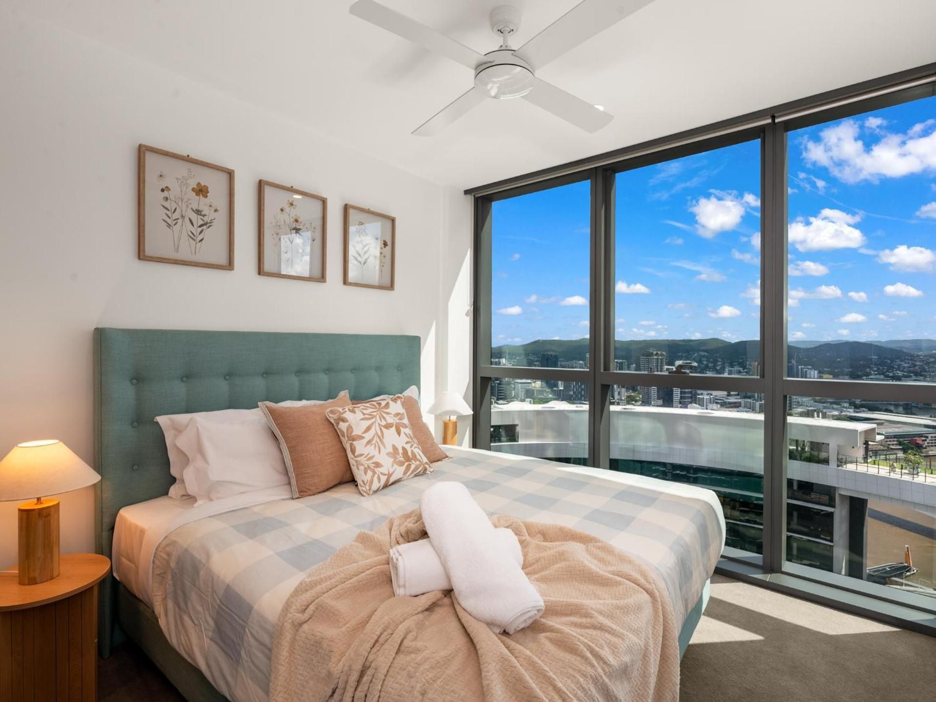 One-Bedroom Apartment with View