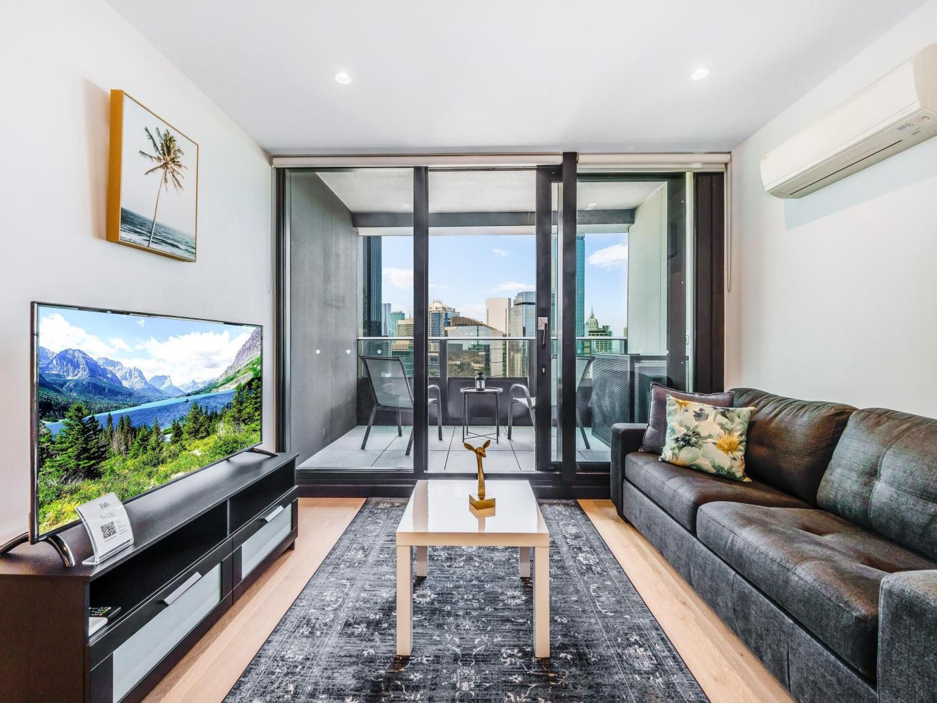 Two-Bedroom Apartment with Balcony and City View