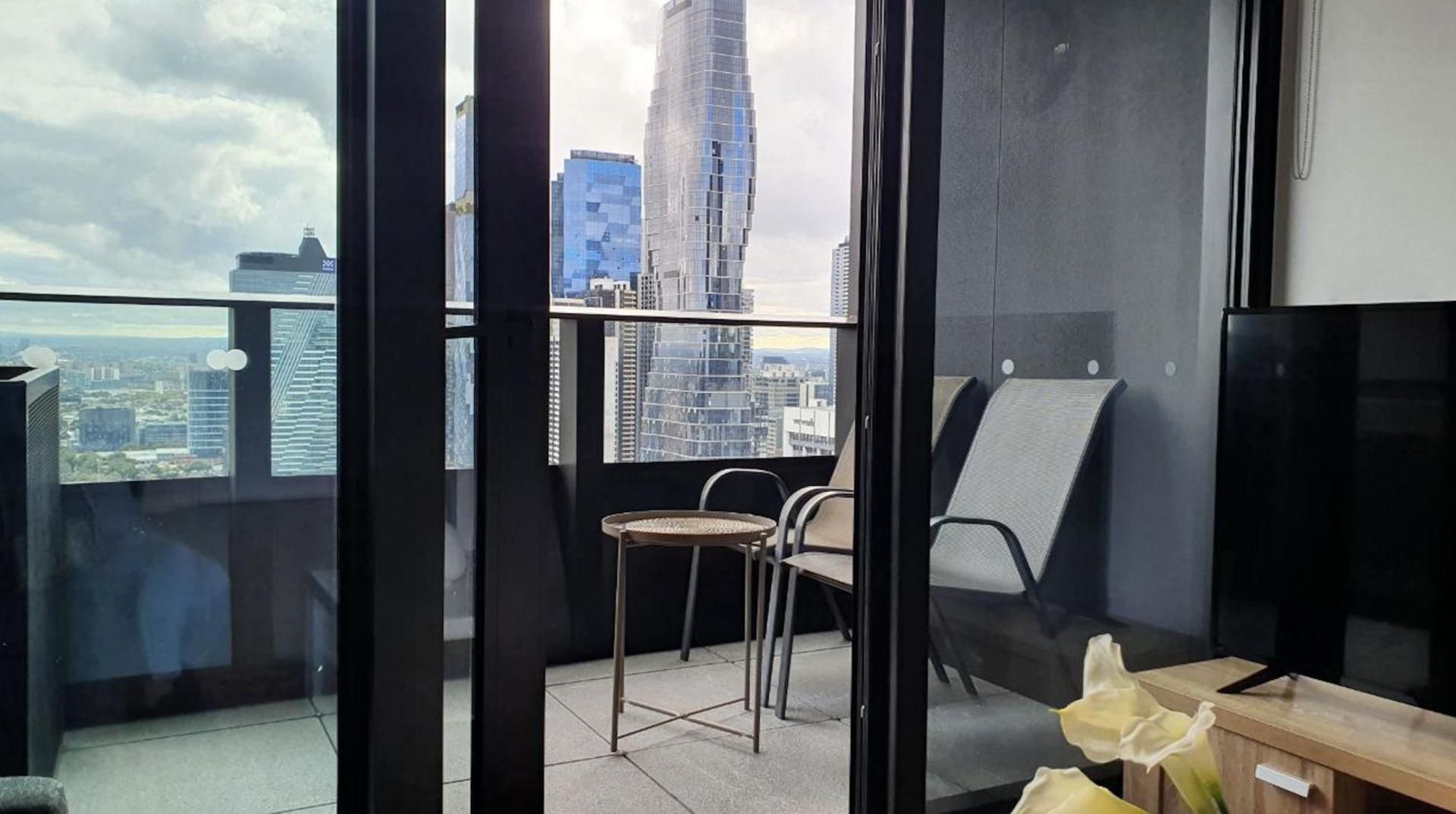 Two-Bedroom Apartment with Balcony and City View