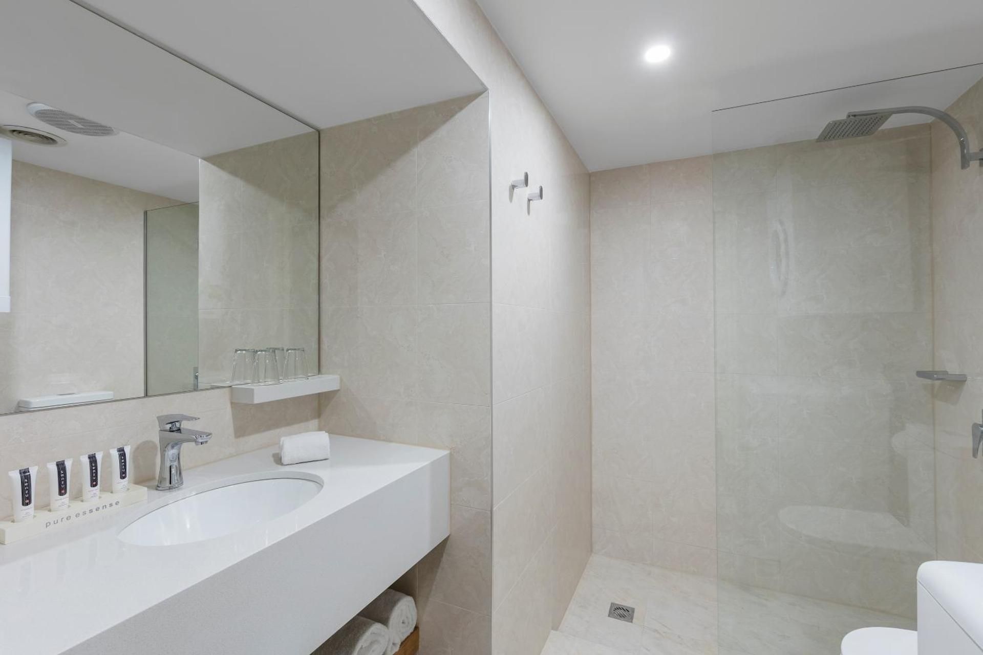 Canterbury International Hotel Executive 3