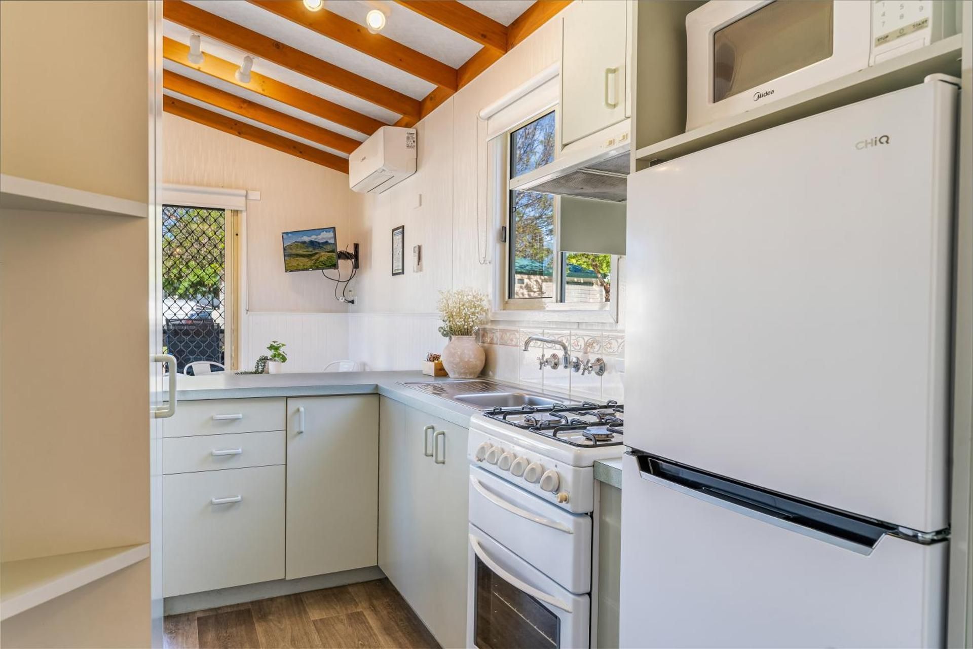 The Dog House 3 Bedroom 6 Berth
