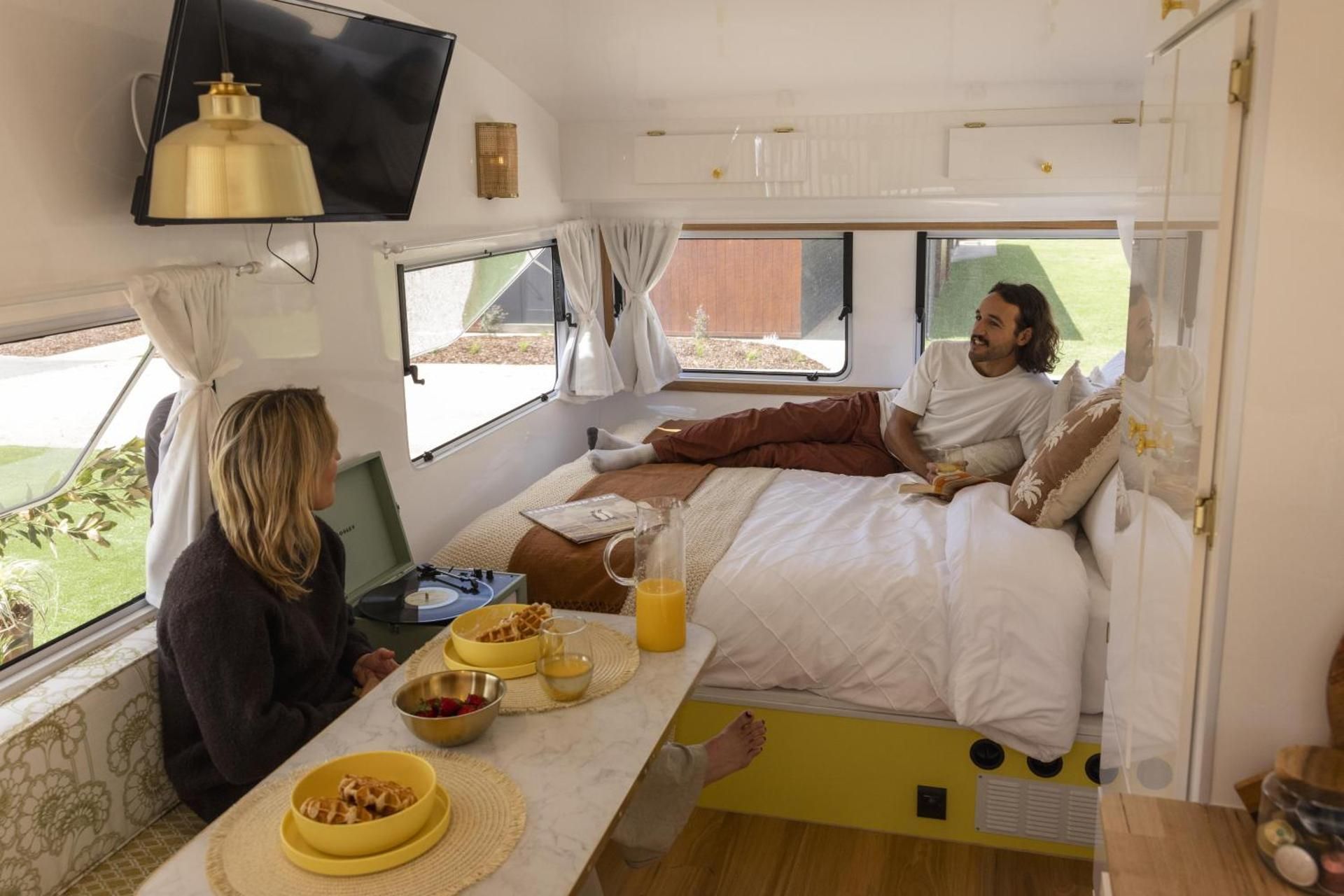 Poolside Vintage Glamper (2 Berth)