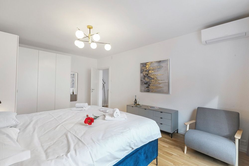 Family Apartment, Multiple Bedrooms (Novos Contrada 5 204)