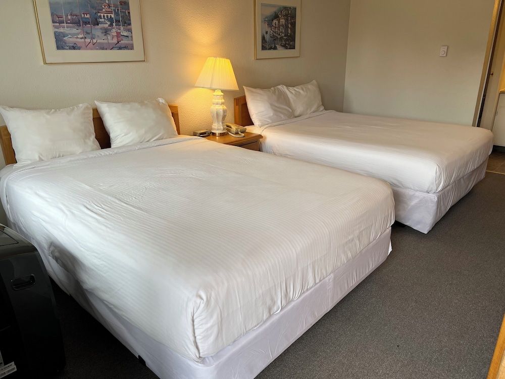 Chalet Inn Standard Double Queen