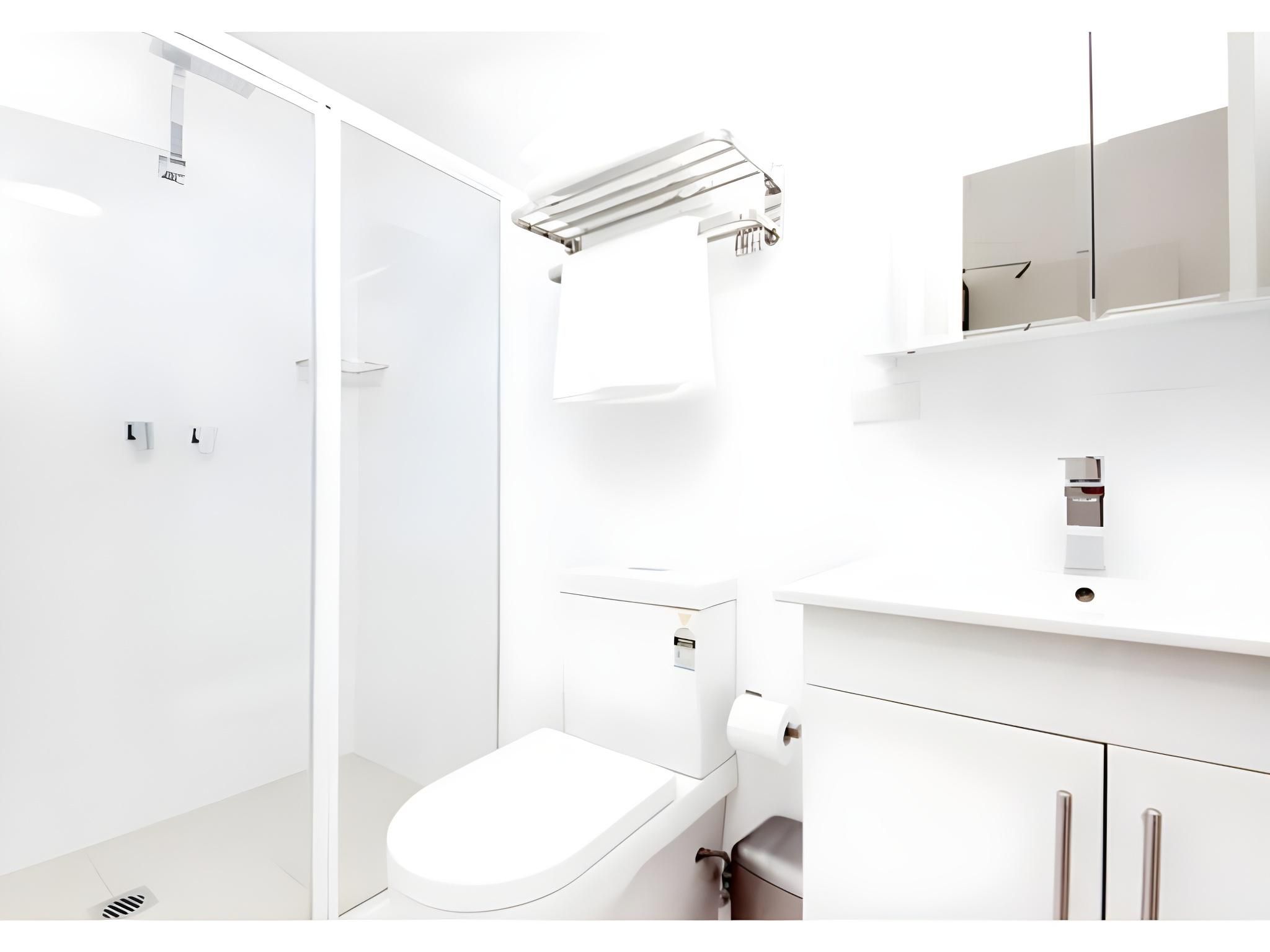 Excelsior Apartments Large Twin Room 2