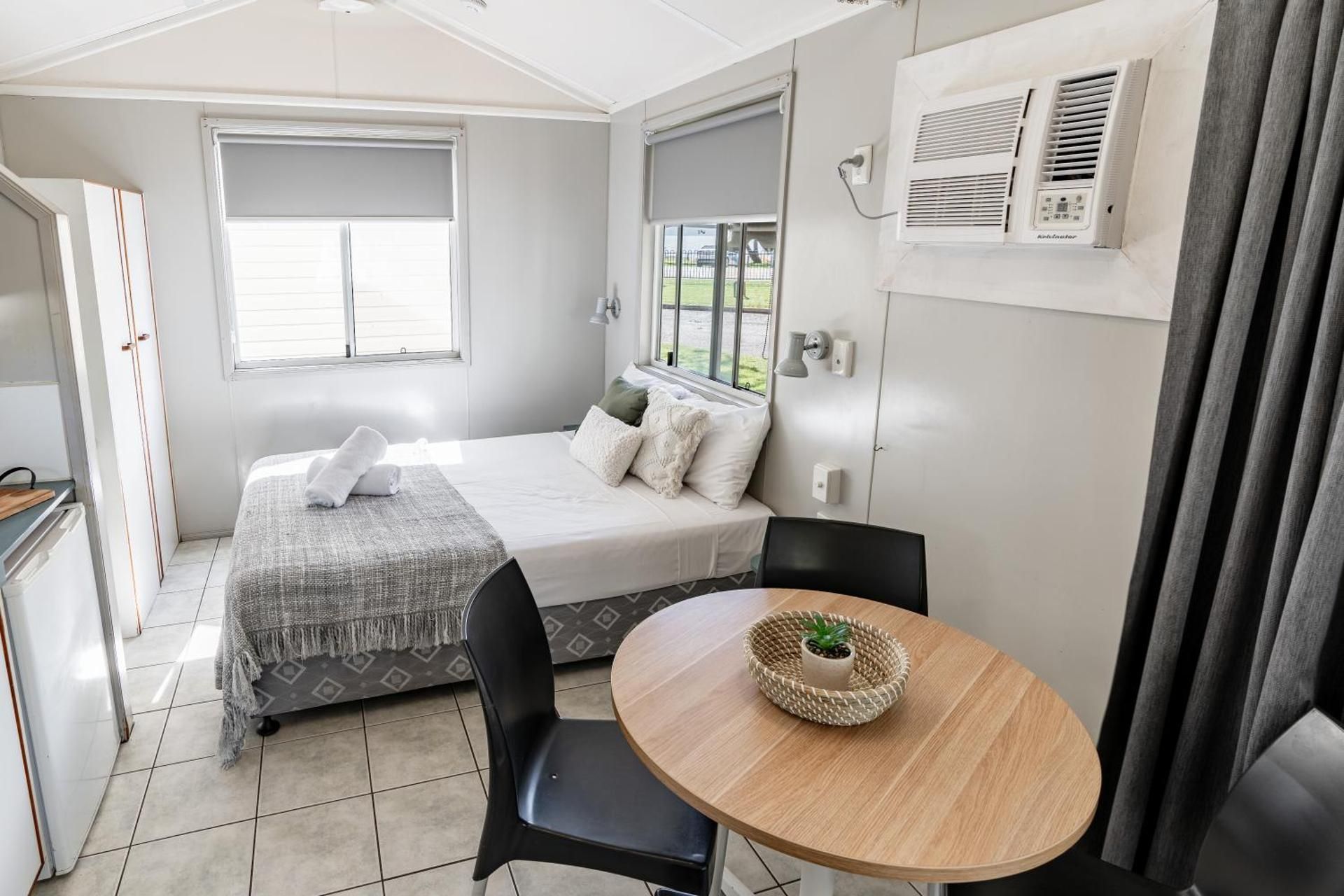 Standard Cabin Studio Shared Bathroom
