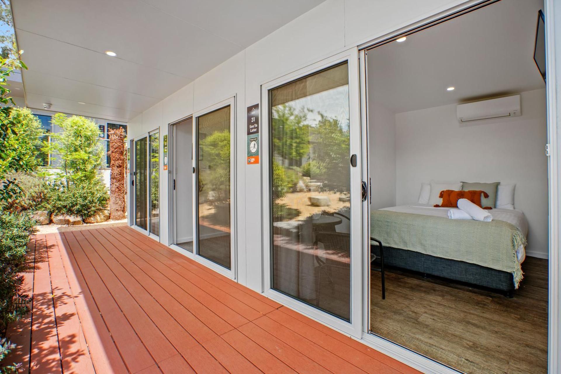 Bungalow (Shared Bathroom)