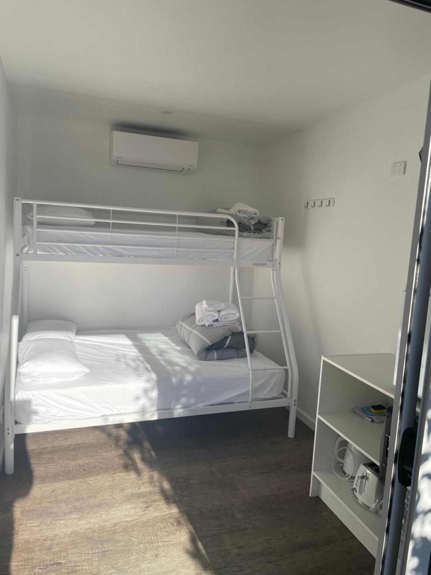 Bungalow – Twin (Shared Bathroom)