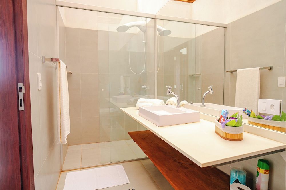 Santa Maria Inn Deluxe Suite, Partial Sea View 5