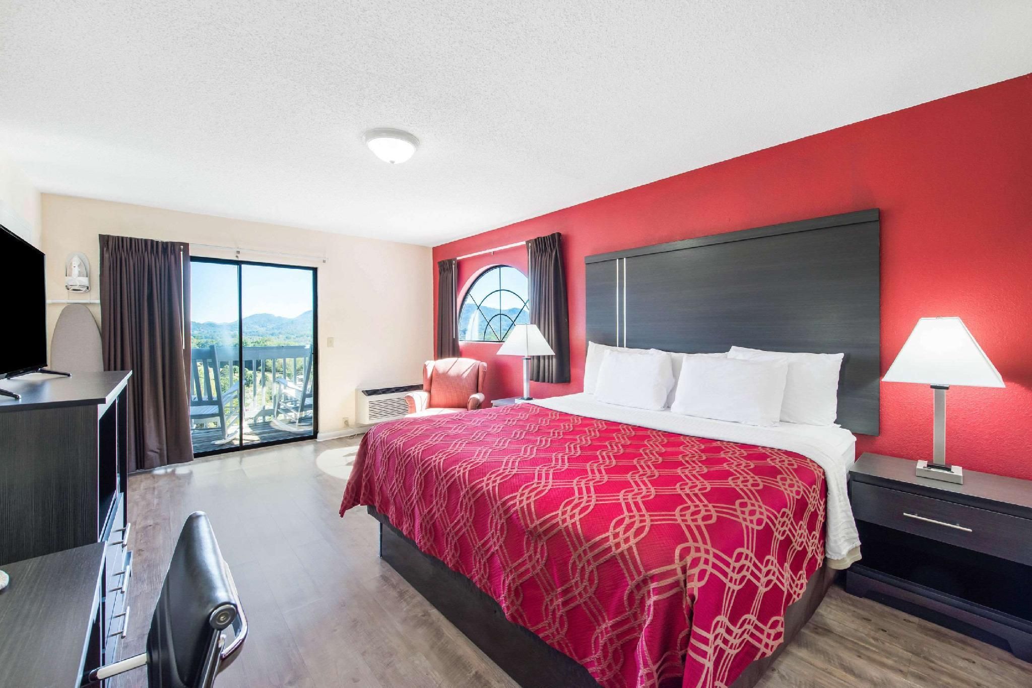 1 King Bed and Balcony - No Smoking