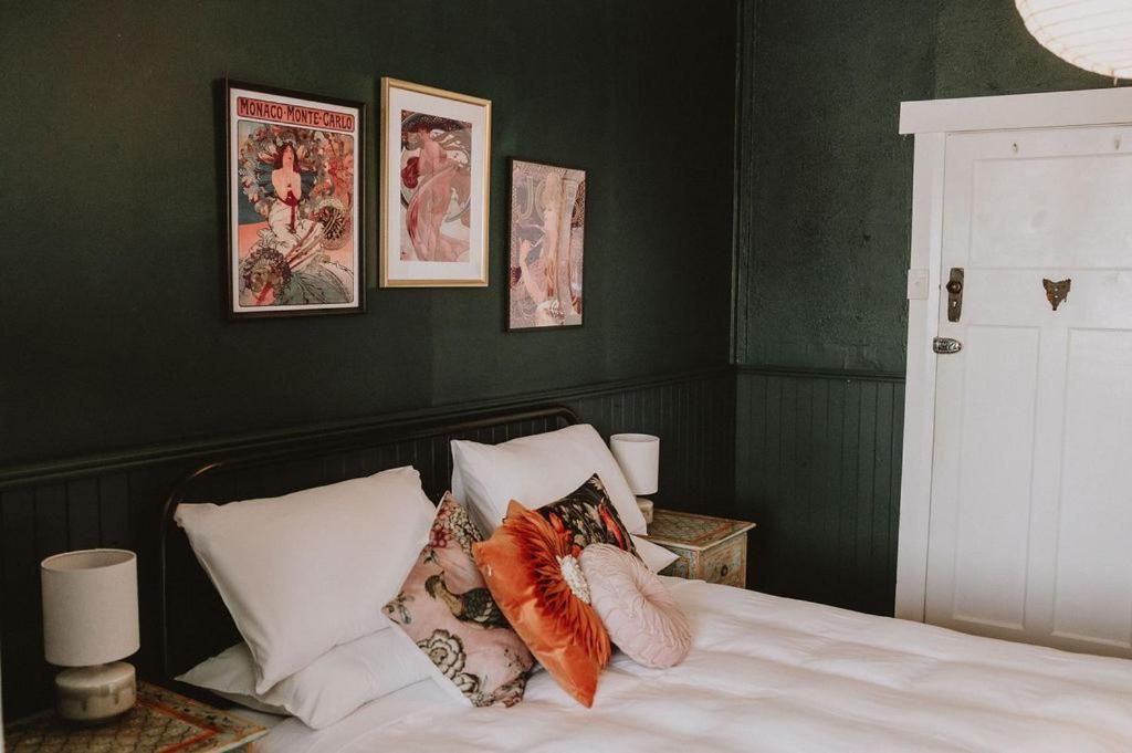 Deluxe Queen Suite