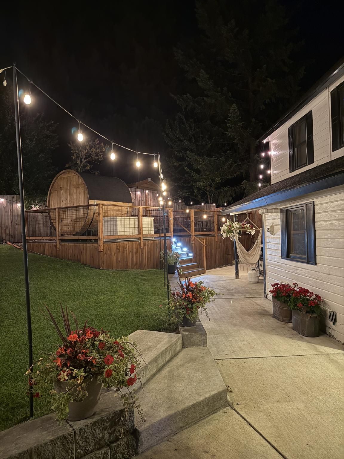 Huckleberry House Room 3 - Queen Suite - Woodland View 2