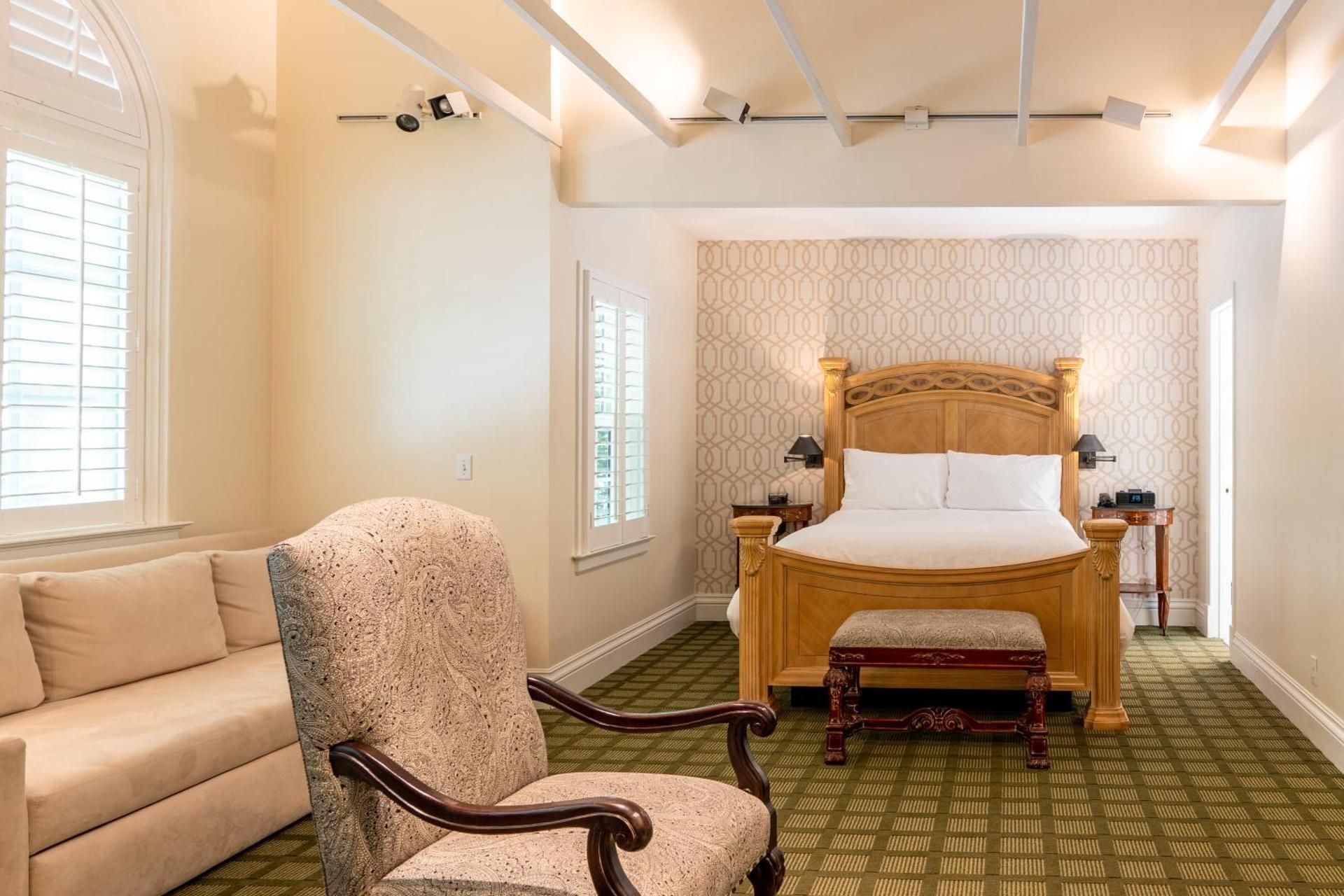 Queen Room with Sofa Bed and Fireplace - Non-Smoking/Second Floor