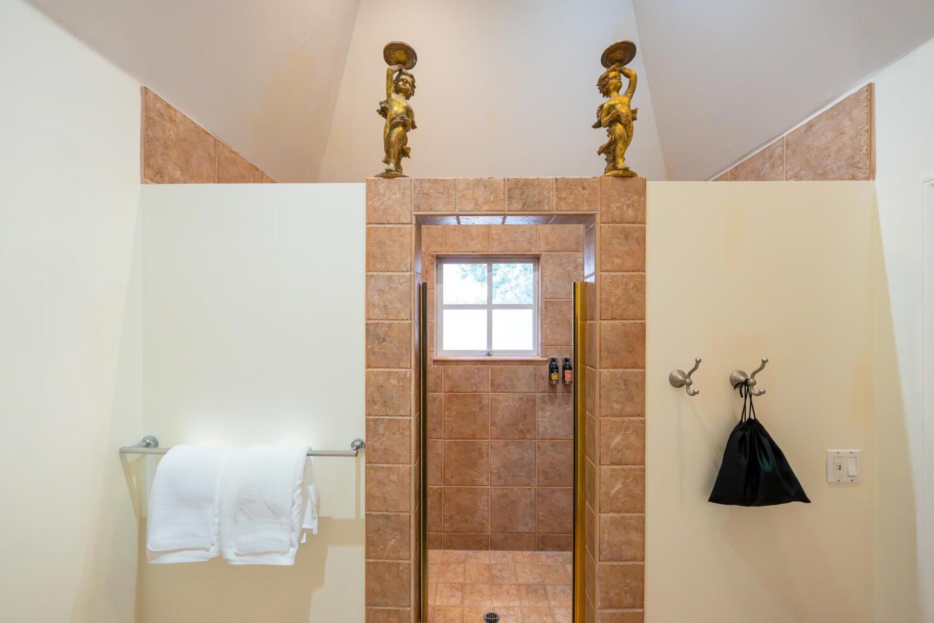 Queen Room with Fireplace and Four-Poster Bed - Non-Smoking/Second Floor