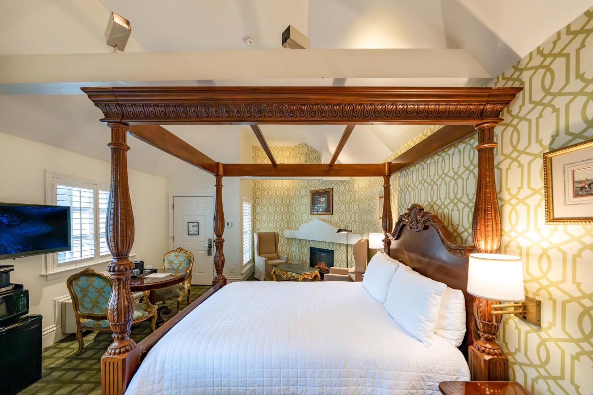 Queen Room with Fireplace and Four-Poster Bed - Non-Smoking/Second Floor