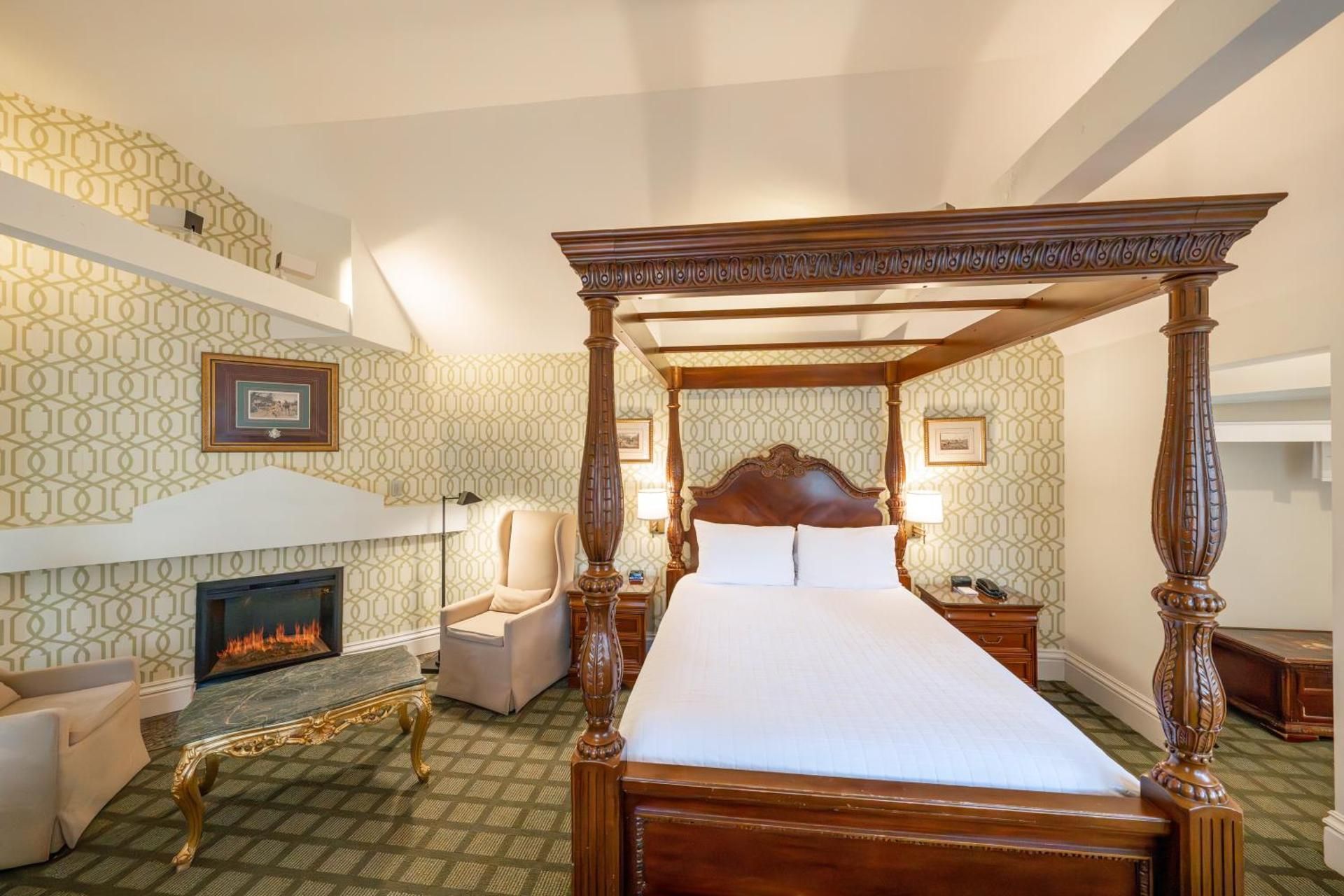 Queen Room with Fireplace and Four-Poster Bed - Non-Smoking/Second Floor