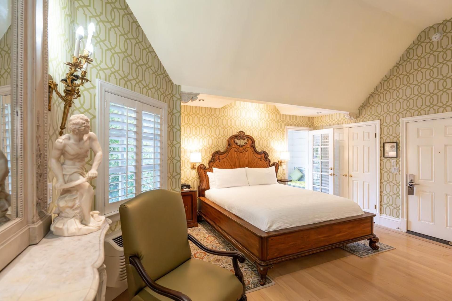 King Suite with Balcony, Spa Bath and Fireplace - Non-Smoking