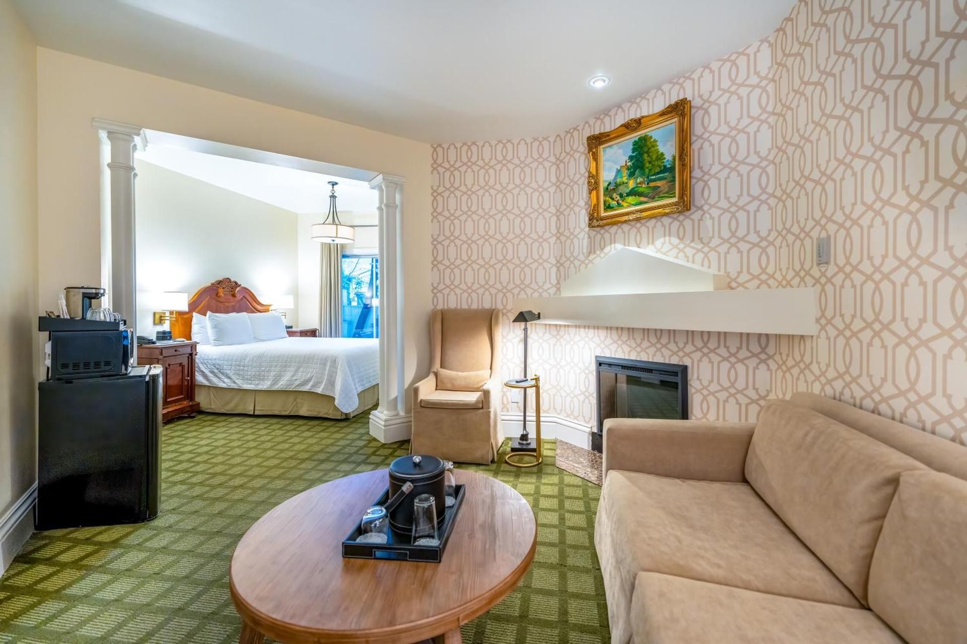 Queen Room with Sofa Bed, Fireplace and Private Patio - Non-Smoking