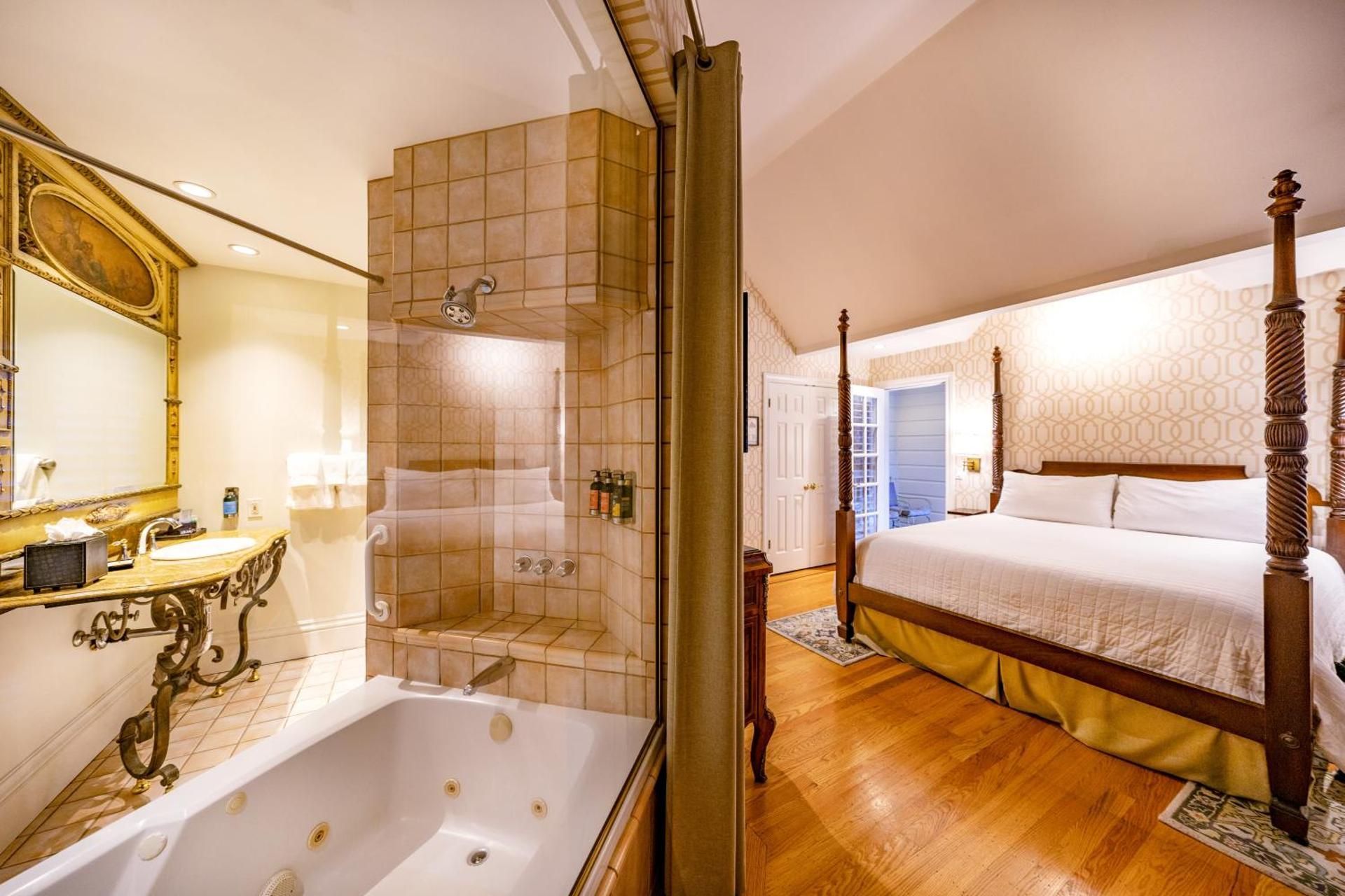 King Suite with Balcony, Spa Bath and Fireplace - Non-Smoking