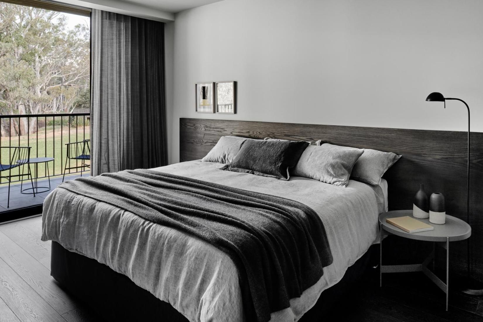 Superior King Room with River View