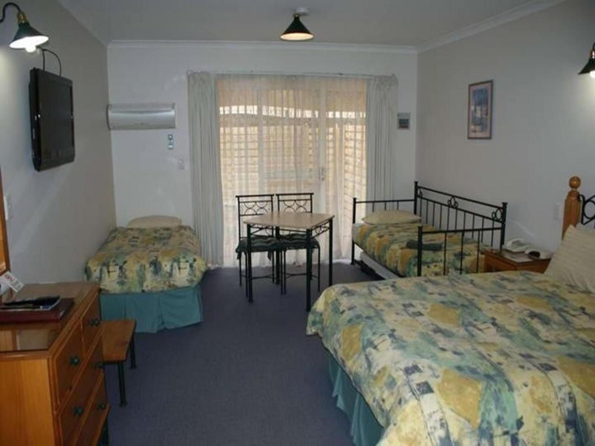 Deluxe Queen Room with Kitchenette