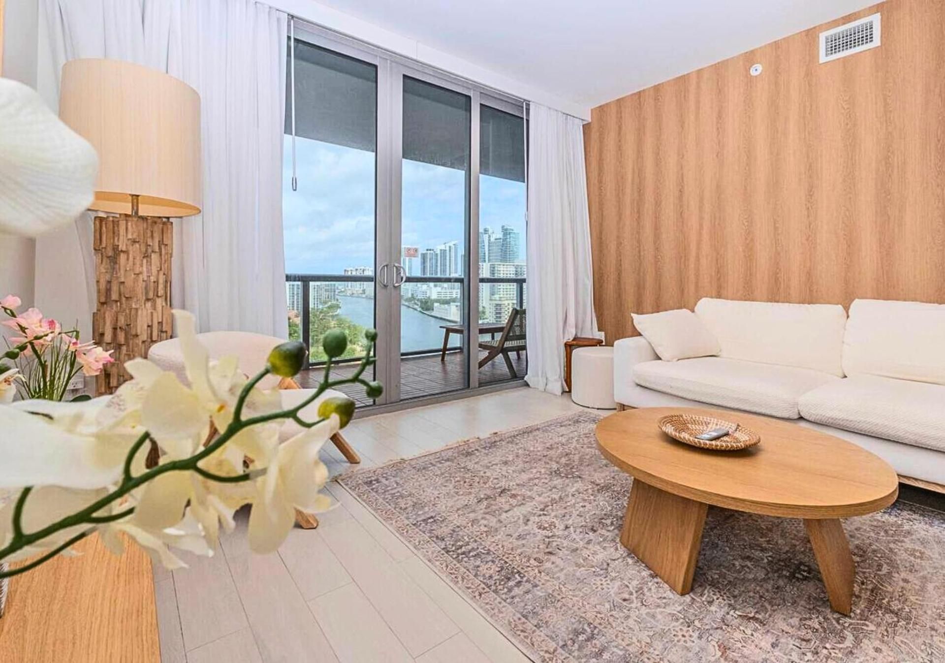 One-Bedroom Apartment with Sea View and Balcony