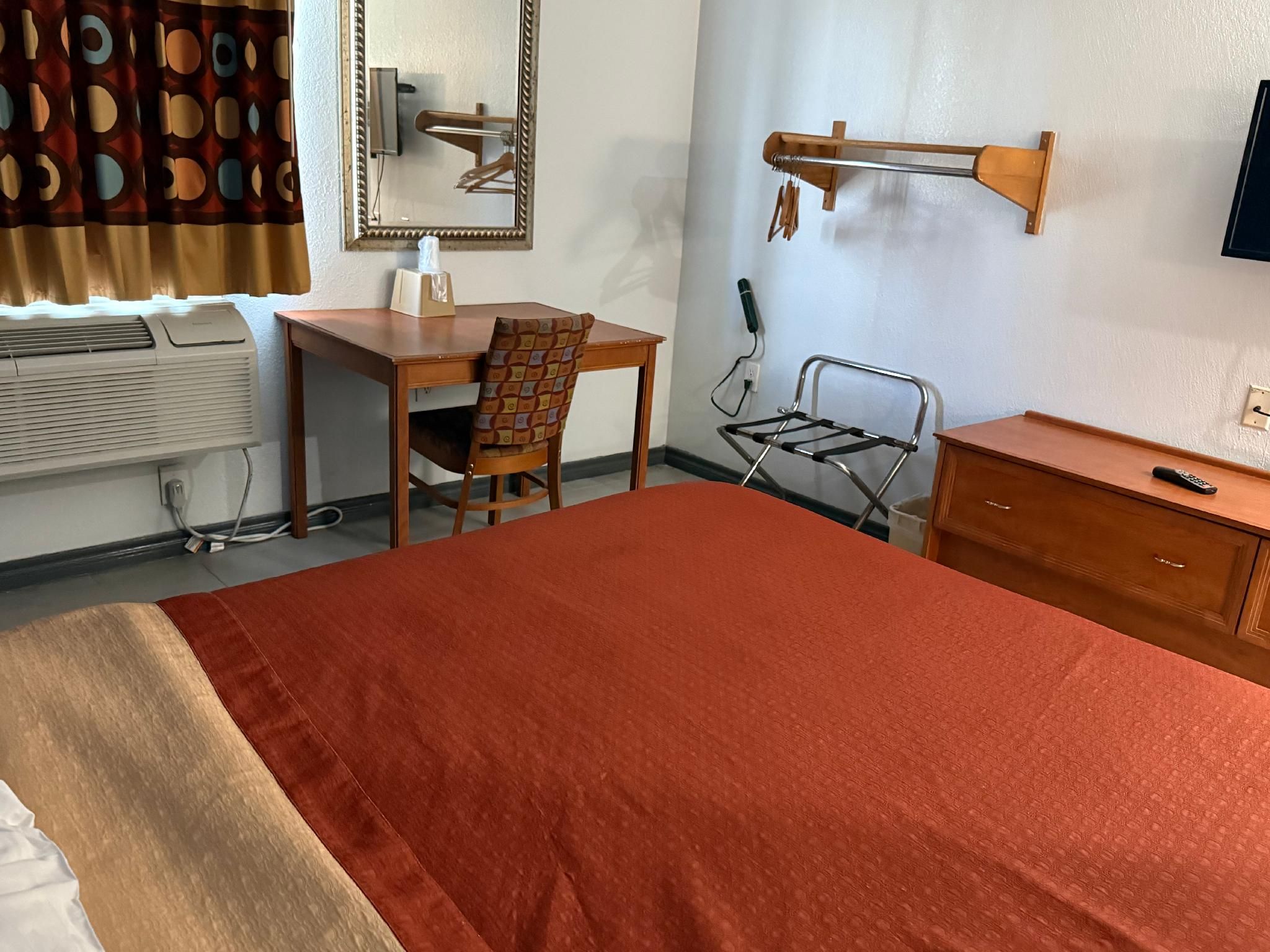 Conn Brown Harbour Inn Aransas Pass Corpus Christi Queen Bed Accessible