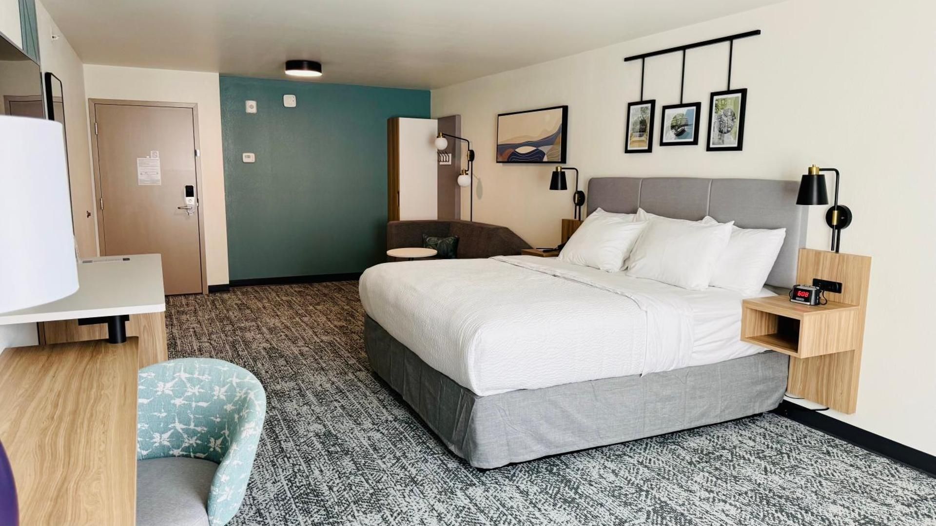 Sleep Inn & Suites King Suite with One-Person Sofabed Nonsmoking