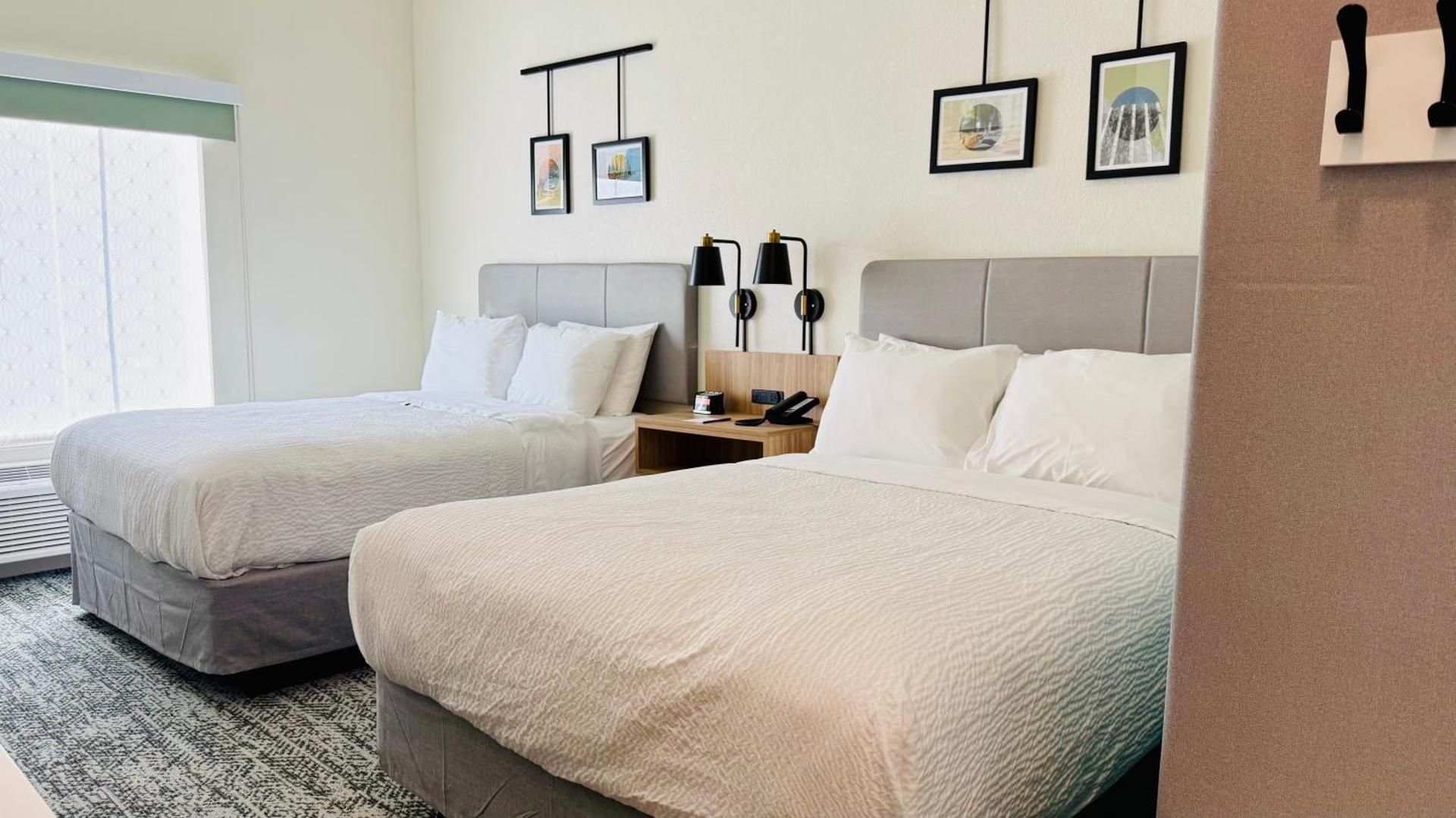 2 Queen Beds, Non-smoking, Accessible