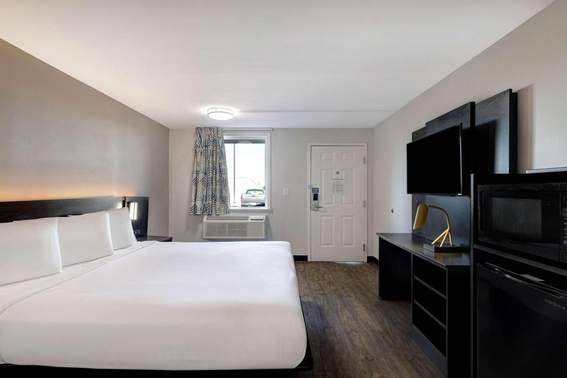 Standard King Room - Non-Smoking