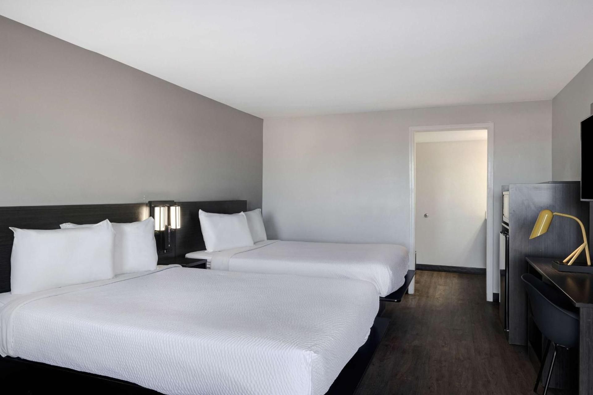 Quadruple Room - Disability Access - Roll in Shower