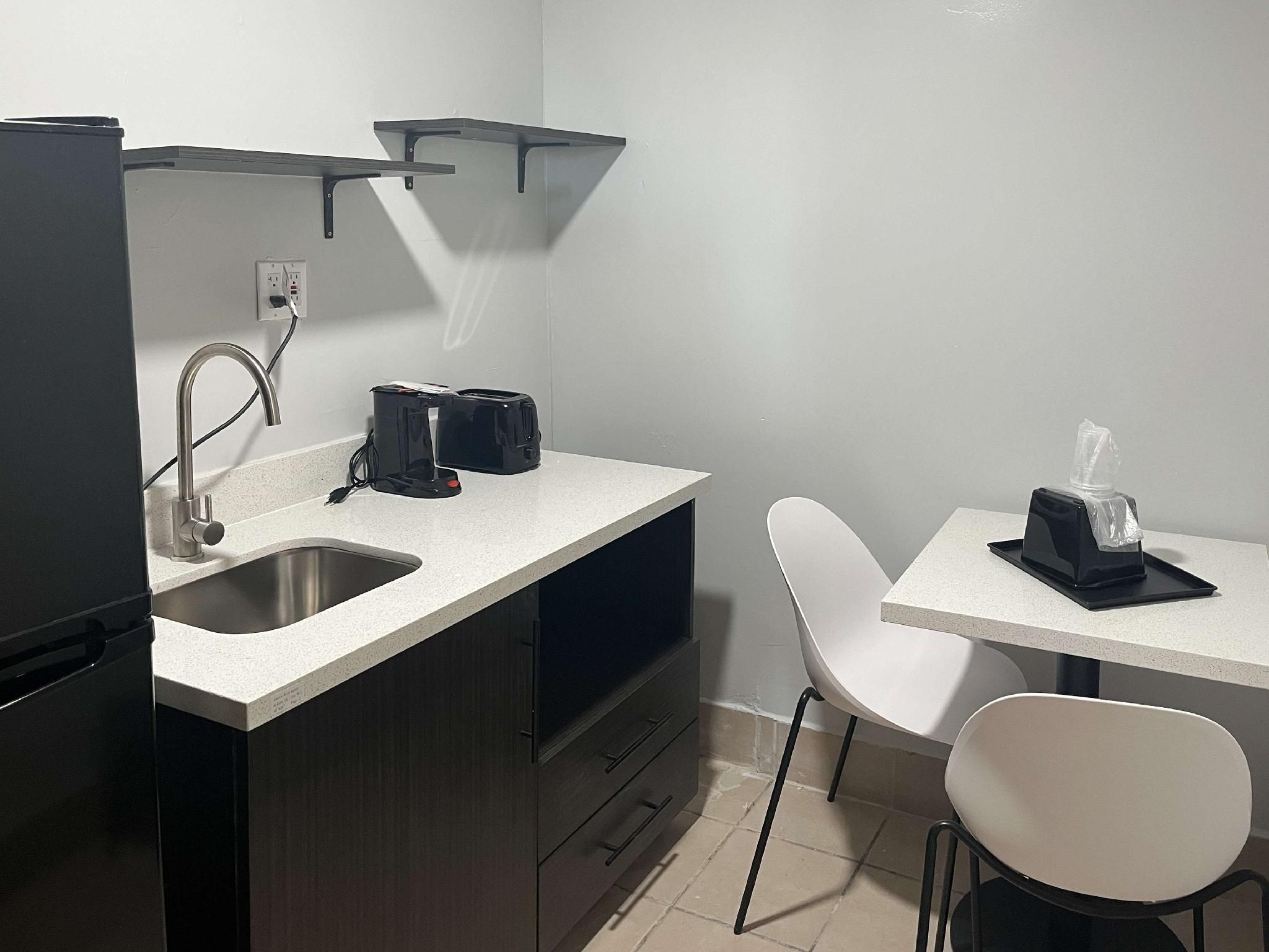 Studio6 Borger, TX – Boom Town 2 Queen Beds | Non-Smoking, Kitchen 2