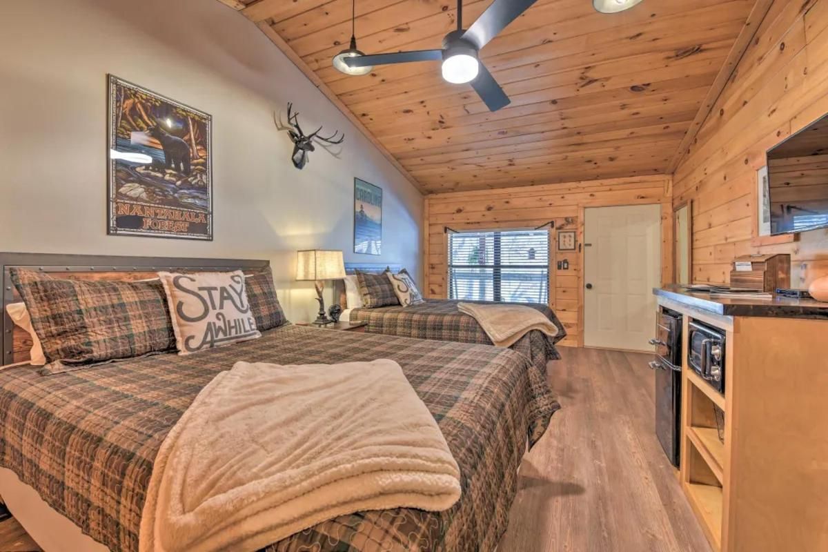 Apartment with Mountain View