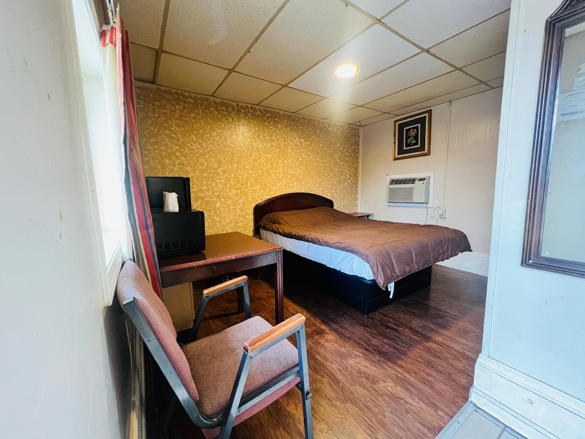 Queen Bed Non-Smoking