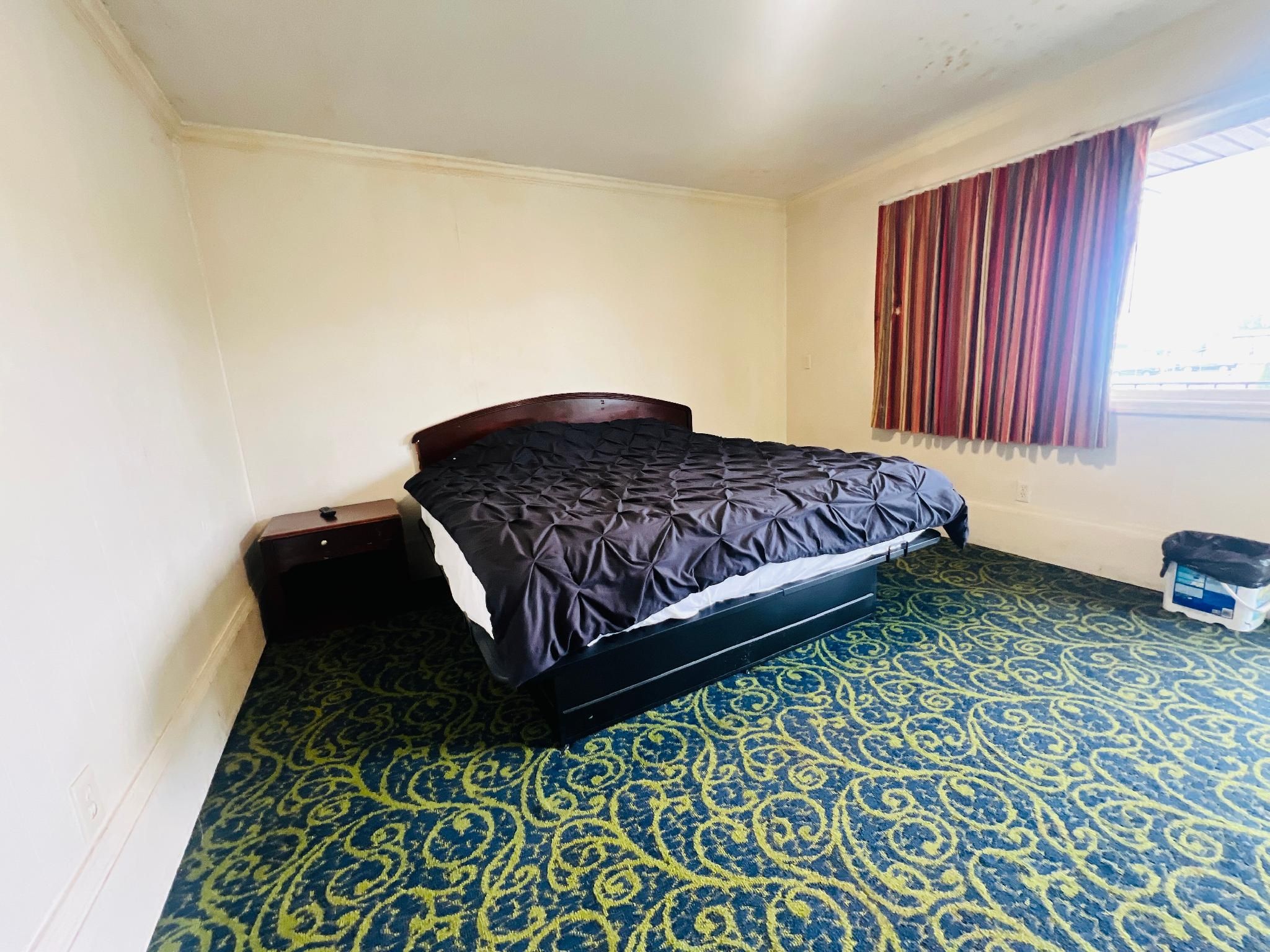 King Bed Non-Smoking