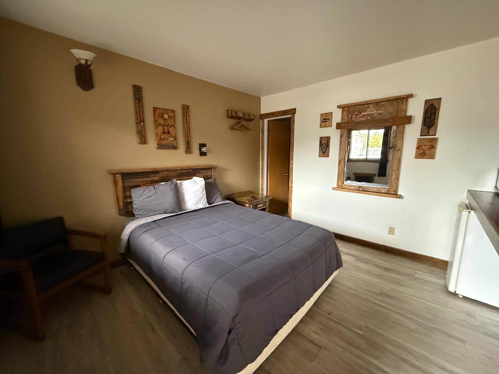 Hotel O Bel Aire Chamberlain SD I 90 King Bed Non-Smoking 2