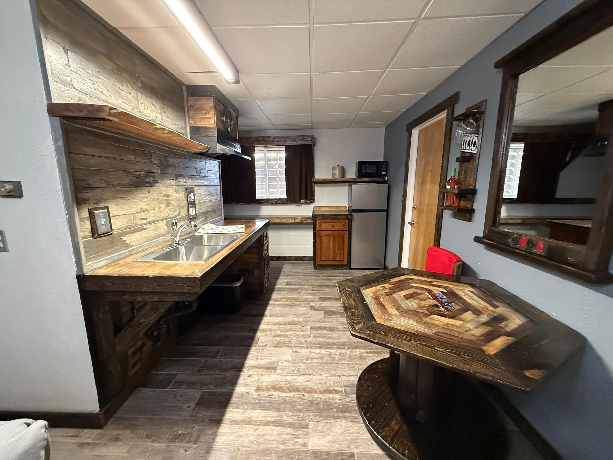 2 Queen Bed & 1 Full Bed