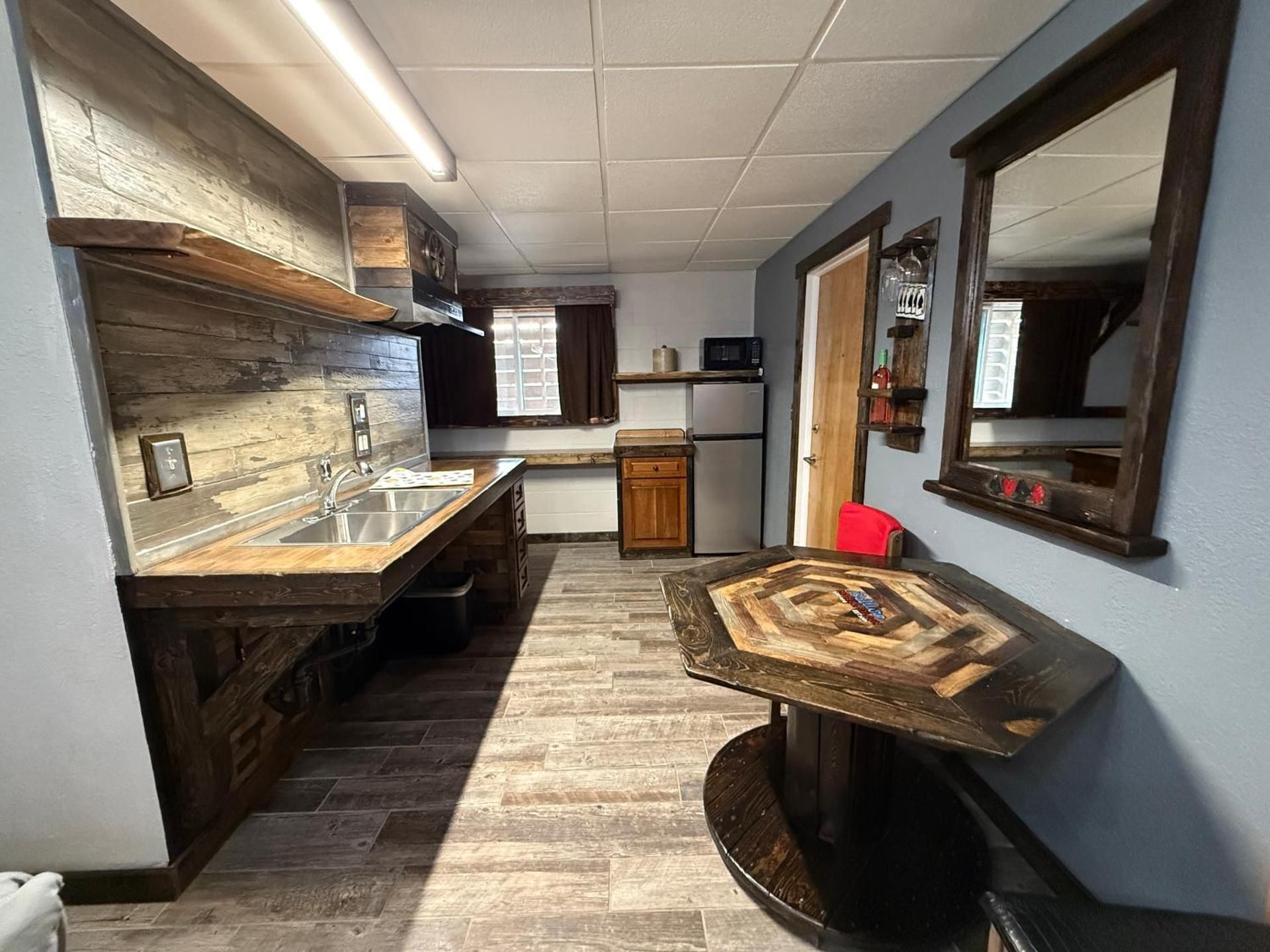 1 Queen Bed & 2 Twin Beds Non-Smoking