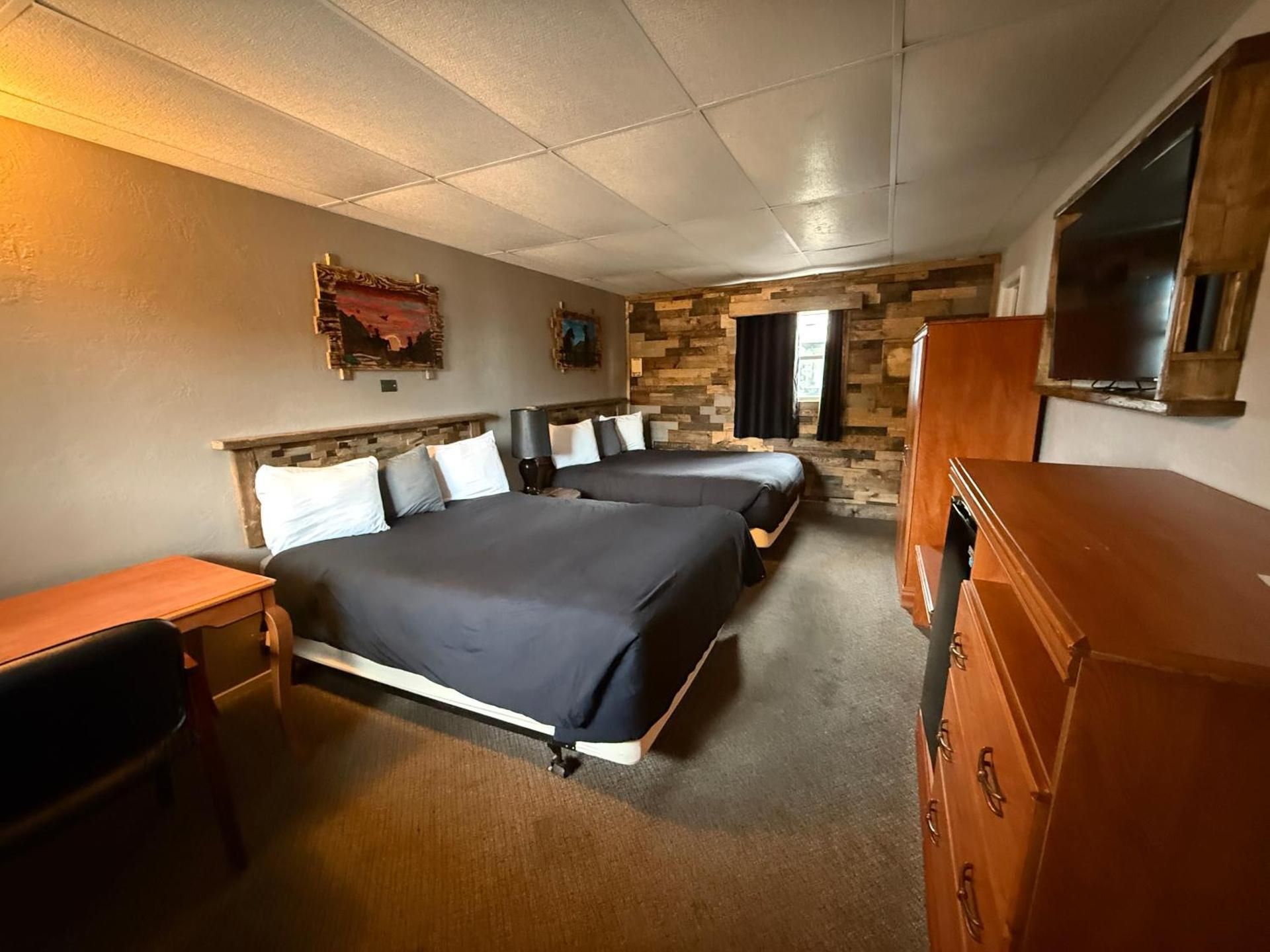 2 Queen Beds with Sofa Bed