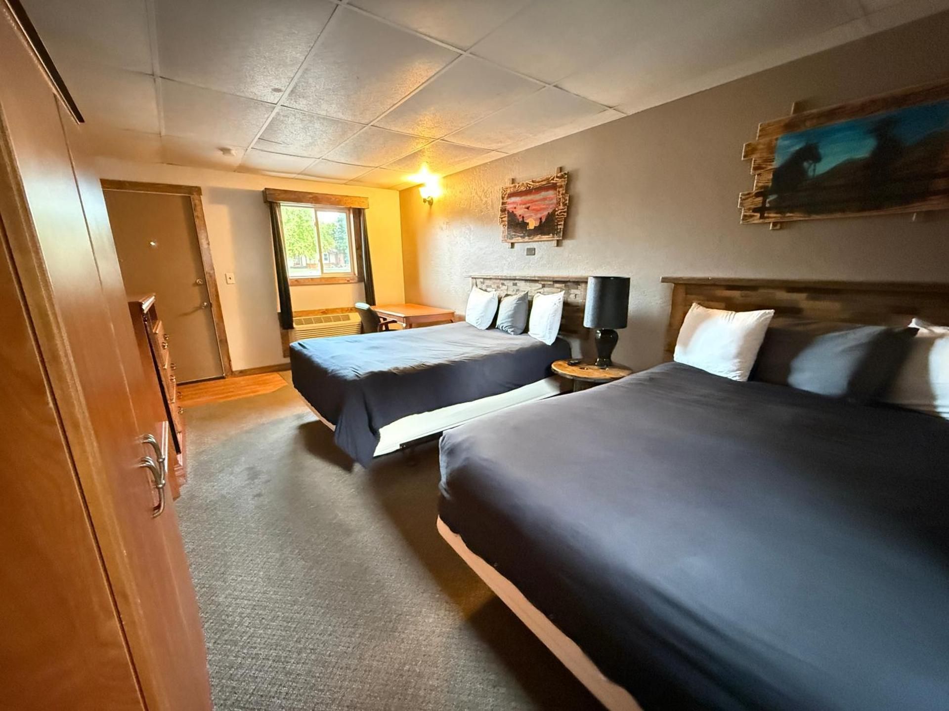 2 Queen Beds with Sofa Bed