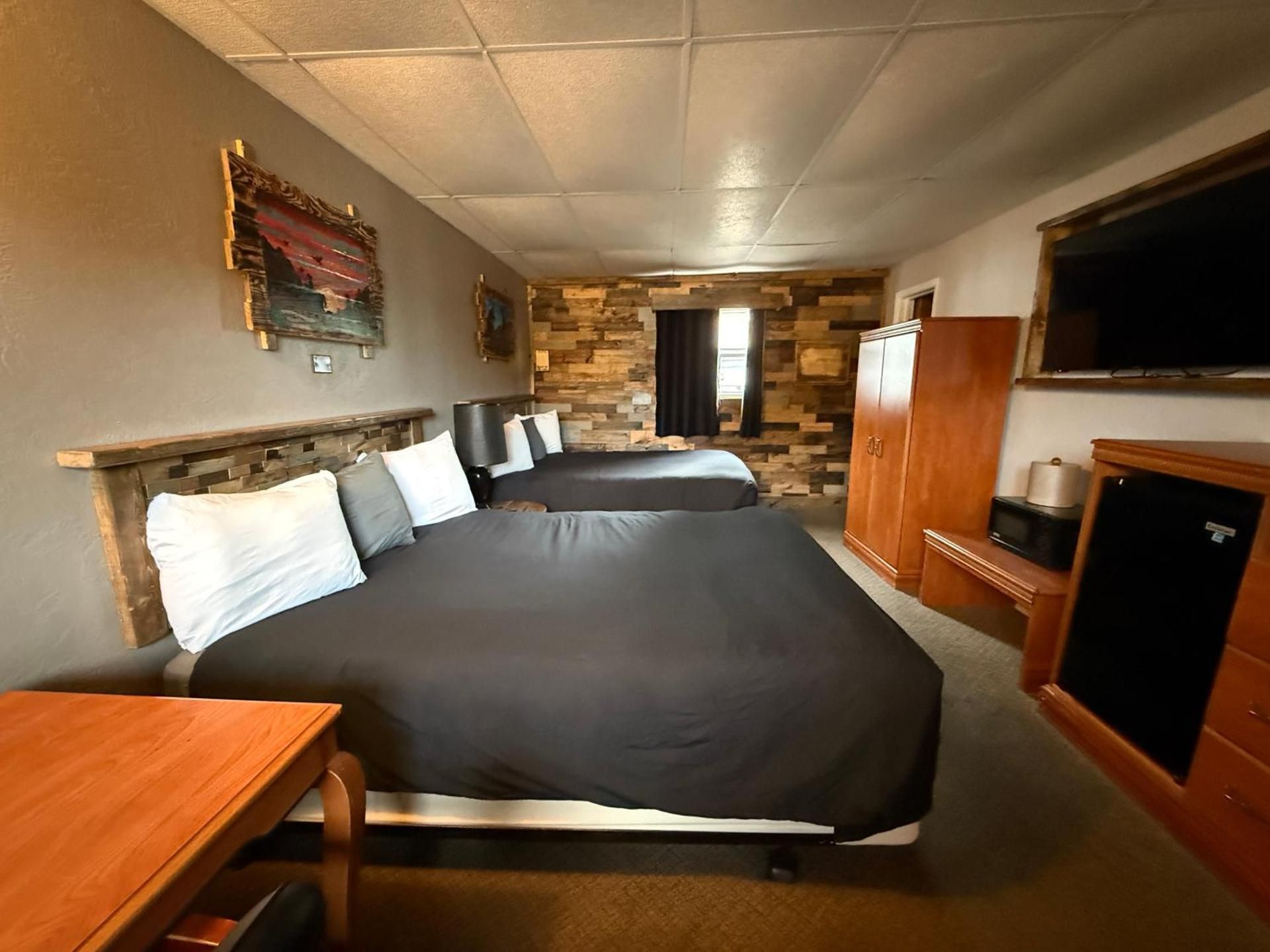 2 Queen Beds - Non-Smoking