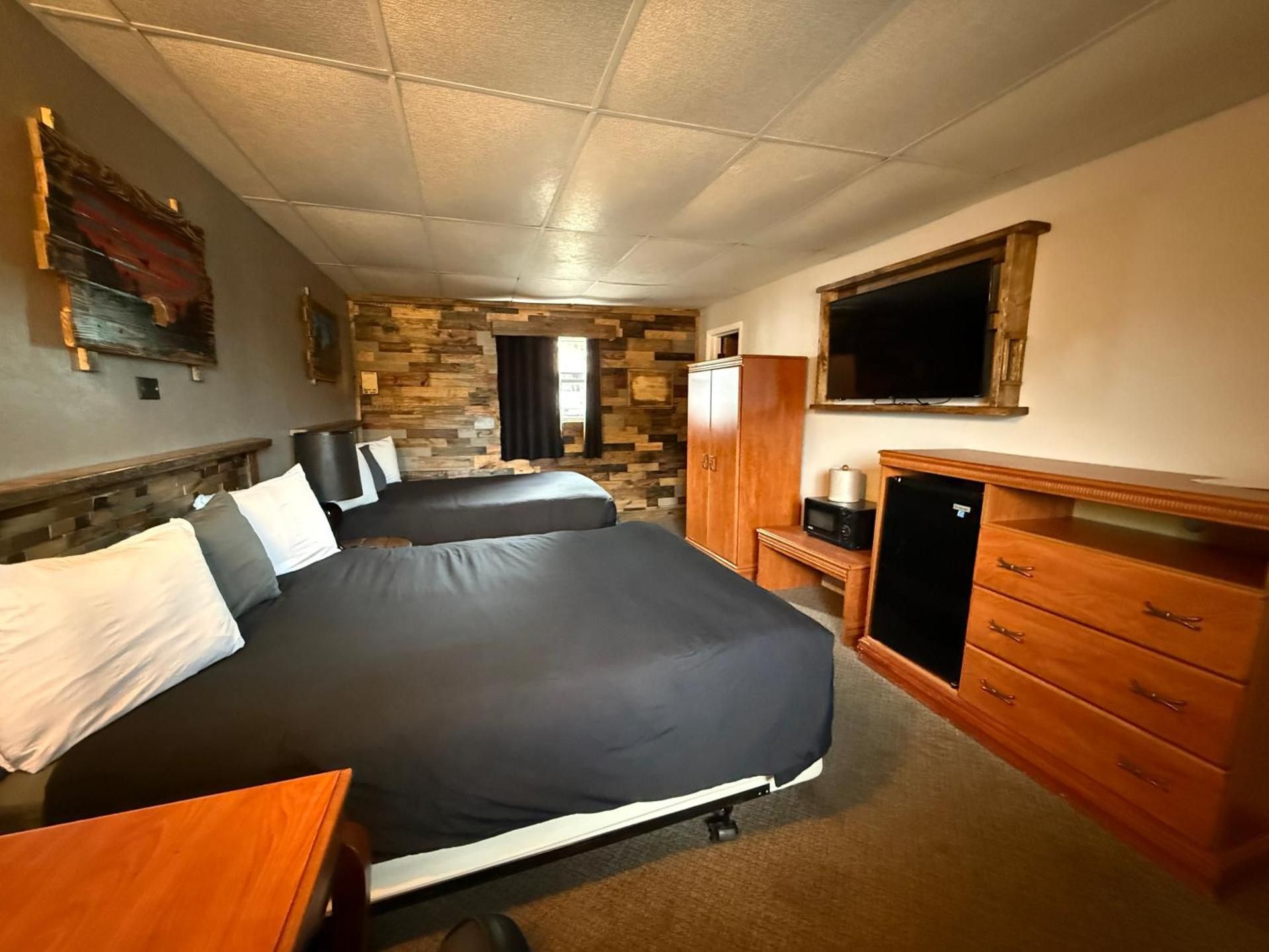 2 Queen Beds - Non-Smoking