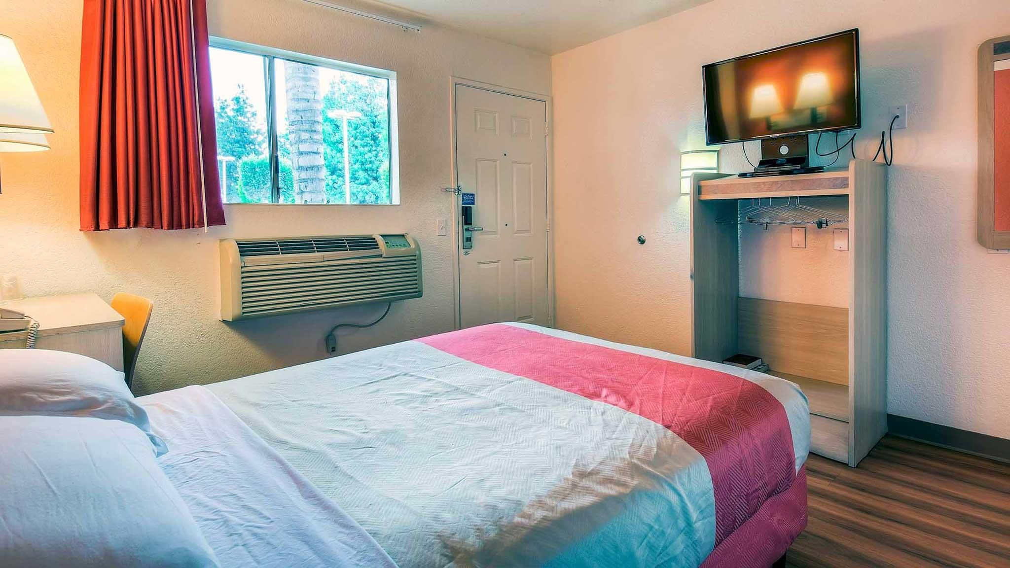 1 FULL BED | ADA/TUB