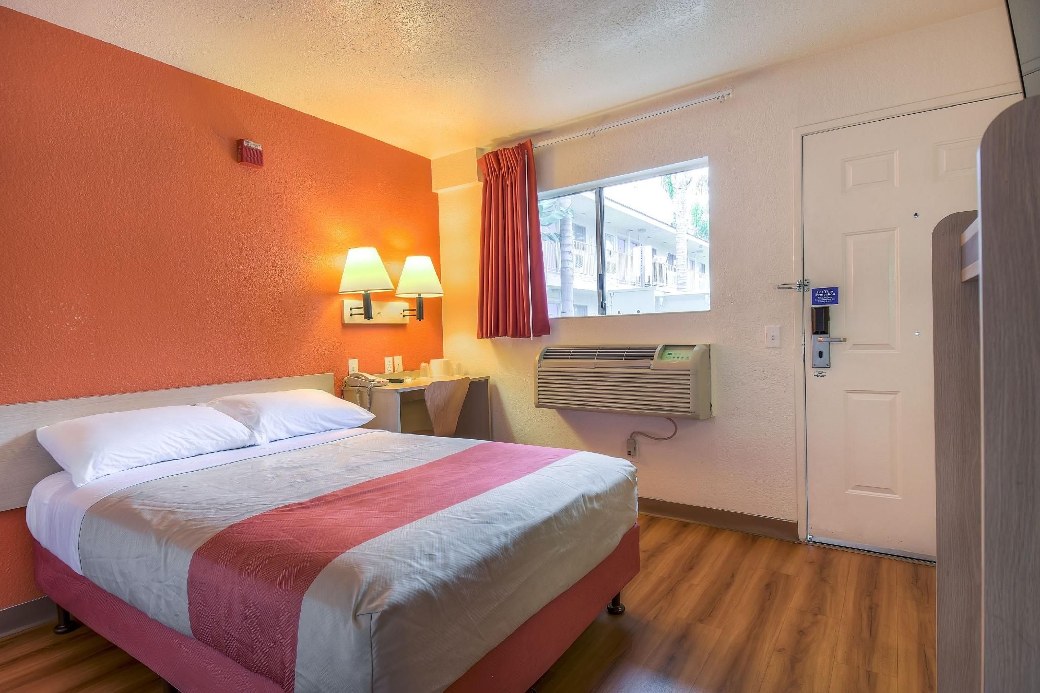 Motel 6 Chino, CA - Los Angeles Area 1 Queen Bed | Deluxe 2